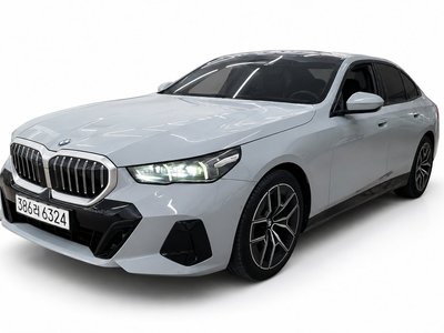 2026 BMW 5 SERIES — фото 1
