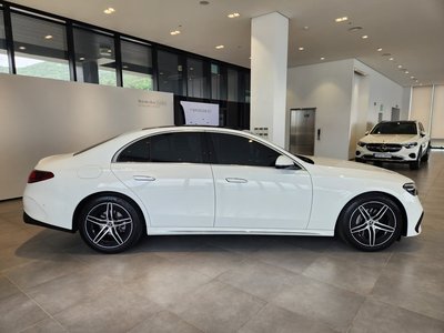 MERCEDES-BENZ E-CLASS - 8