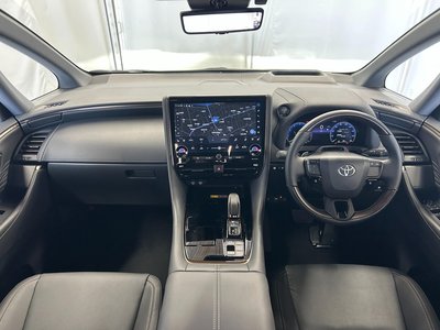 2026 Toyota ALPHARD photo 2
