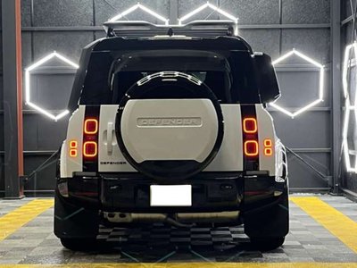 LAND ROVER DEFENDER - 7