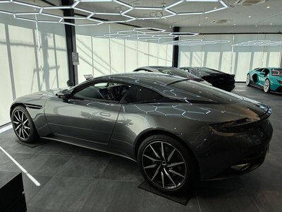ASTON MARTIN DB11 - 5