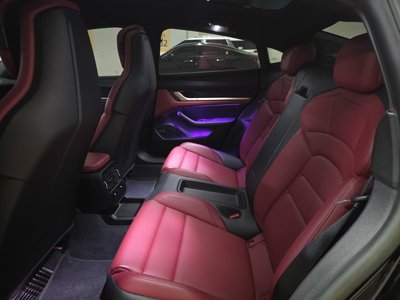 2022 Porsche TAYCAN — миниатюра 11