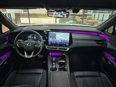 صورة 5 لـ 2025 Lexus RX