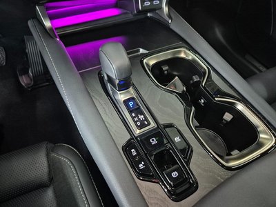 صورة 9 لـ 2025 Lexus RX