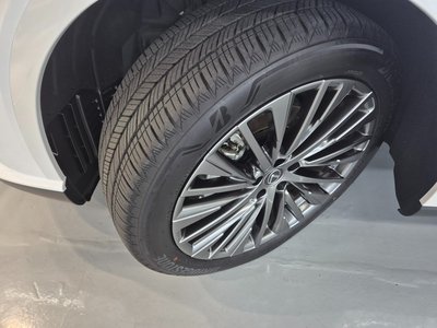 صورة 6 لـ 2025 Lexus RX