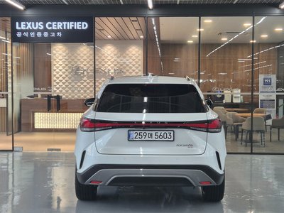 صورة 3 لـ 2025 Lexus RX