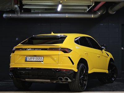 LAMBORGHINI URUS - 3