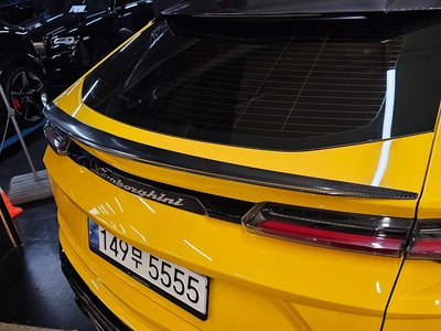 LAMBORGHINI URUS - 5