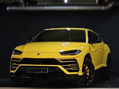 LAMBORGHINI URUS - 1