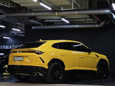 LAMBORGHINI URUS - 6