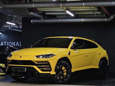 LAMBORGHINI URUS - 4