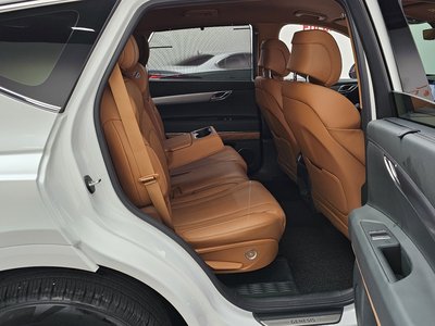 2024 Genesis GV80 thumbnail 17
