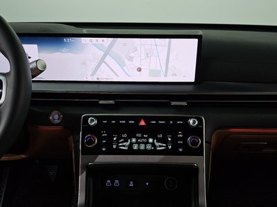 2024 Genesis GV80 thumbnail 18