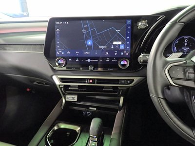 صورة 3 لـ 2023 Lexus RX