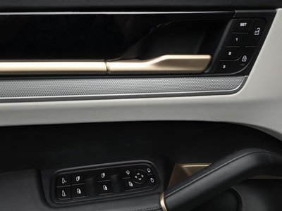 2024 Porsche CAYENNE thumbnail 30
