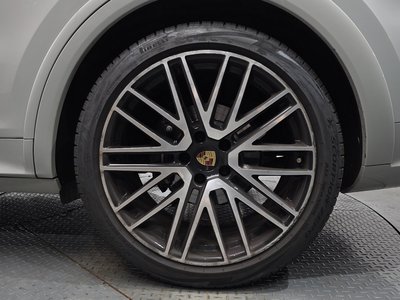 صورة 8 لـ 2024 Porsche CAYENNE