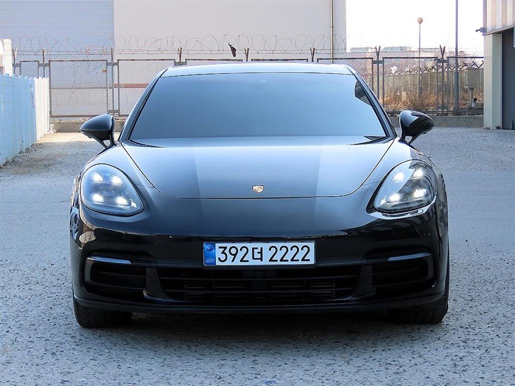 PORSCHE PANAMERA - View 1