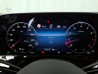 MERCEDES-BENZ E-CLASS - 8