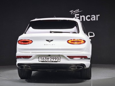 BENTLEY BENTAYGA - 3