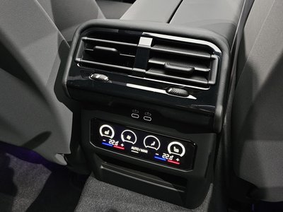 2025 BMW 5 SERIES — миниатюра 29