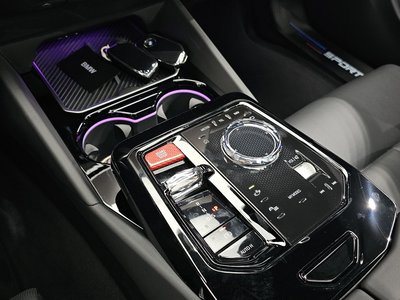 2025 BMW 5 SERIES — миниатюра 12
