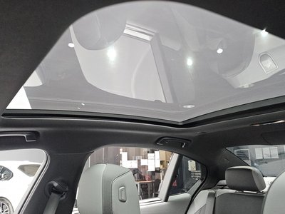 2025 BMW 5 SERIES — миниатюра 25