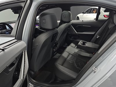 2025 BMW 5 SERIES — миниатюра 18