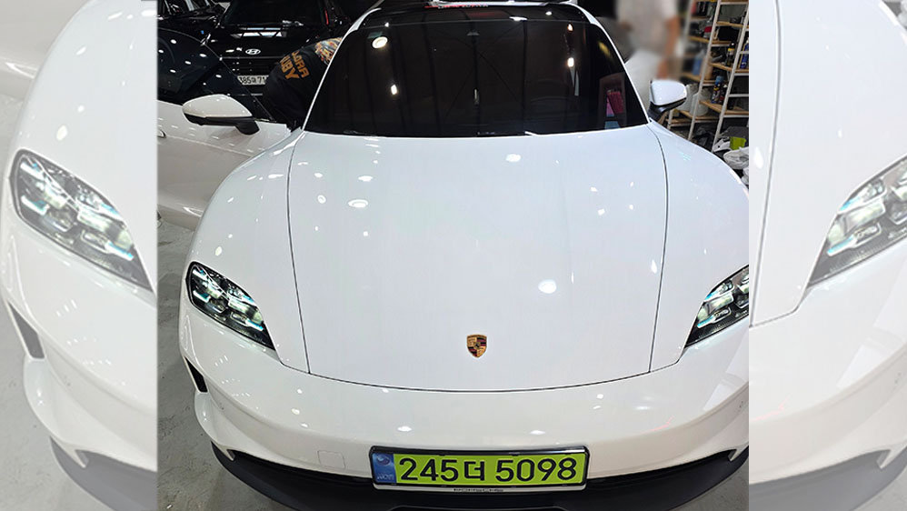 PORSCHE TAYCAN - View 1