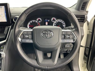 TOYOTA LAND CRUISER 300 - 8