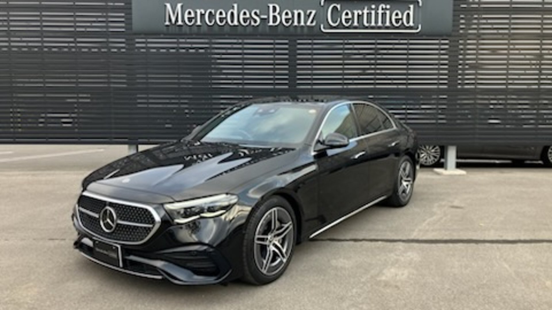 MERCEDES-BENZ E-CLASS - View 1