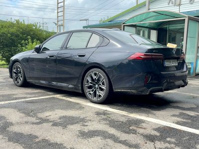 2025 BMW 5 SERIES photo 2
