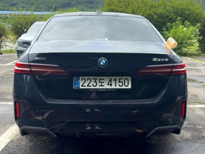 2025 BMW 5 SERIES photo 6