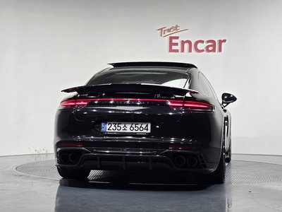 PORSCHE PANAMERA - 3