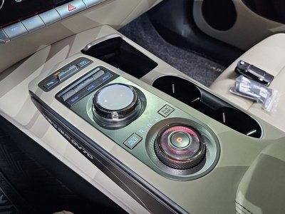 صورة 9 لـ 2021 Genesis GV70