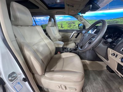 TOYOTA LAND CRUISER PRADO - 8