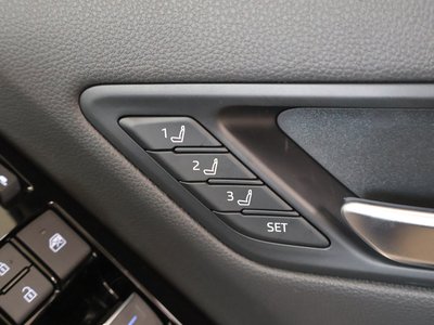 صورة مصغرة 30 لـ 2024 Toyota LAND CRUISER 300