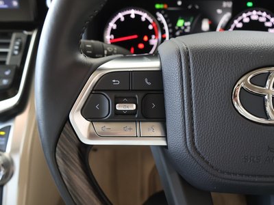 صورة مصغرة 36 لـ 2024 Toyota LAND CRUISER 300