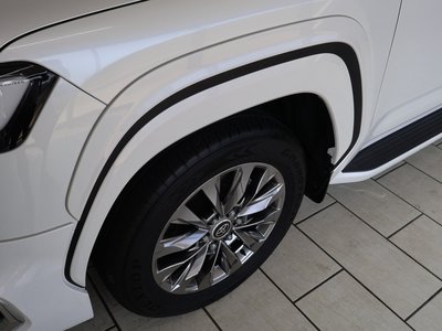 صورة مصغرة 12 لـ 2024 Toyota LAND CRUISER 300