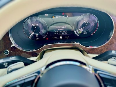 2023 Bentley BENTAYGA photo 6