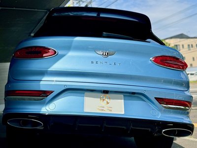 2023 Bentley BENTAYGA photo 3
