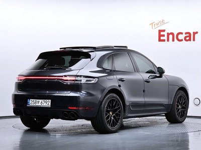 صورة 4 لـ 2021 Porsche MACAN