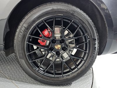 صورة 8 لـ 2021 Porsche MACAN