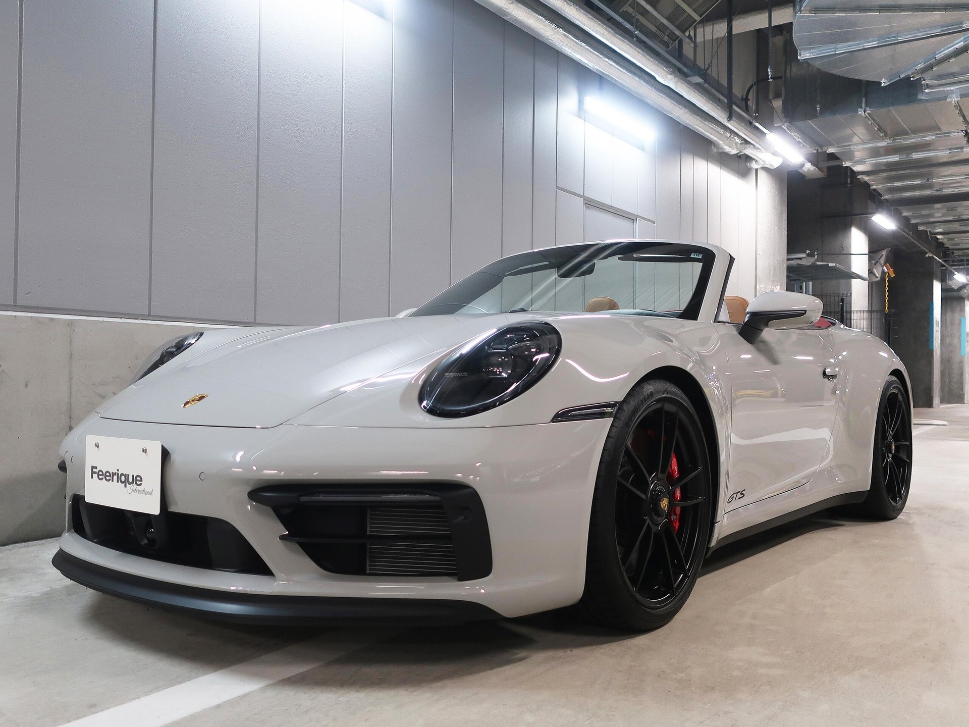 PORSCHE 911 CABRIOLET - View 1