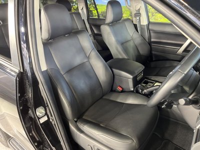 TOYOTA LAND CRUISER PRADO - 8