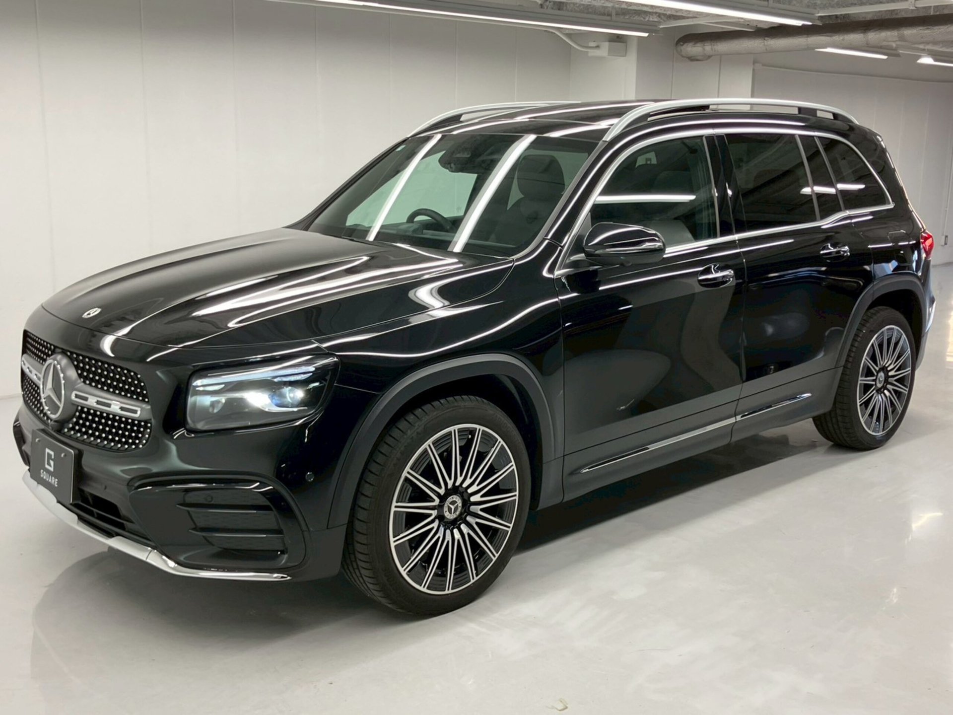 MERCEDES-BENZ GLB - View 1