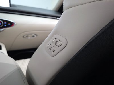 2023 Genesis GV70 thumbnail 27