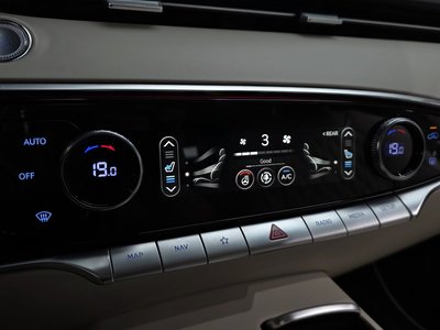 2023 Genesis GV70 thumbnail 31