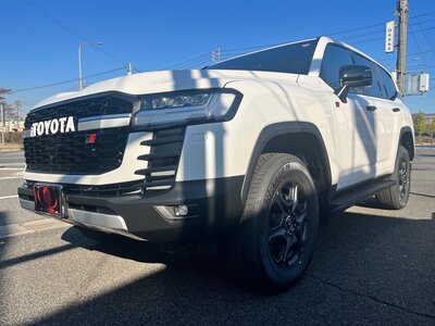 TOYOTA LAND CRUISER 300