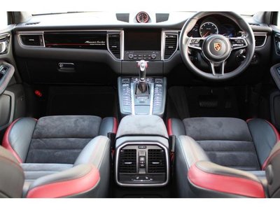 PORSCHE MACAN - 2