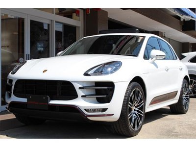 PORSCHE MACAN - 8